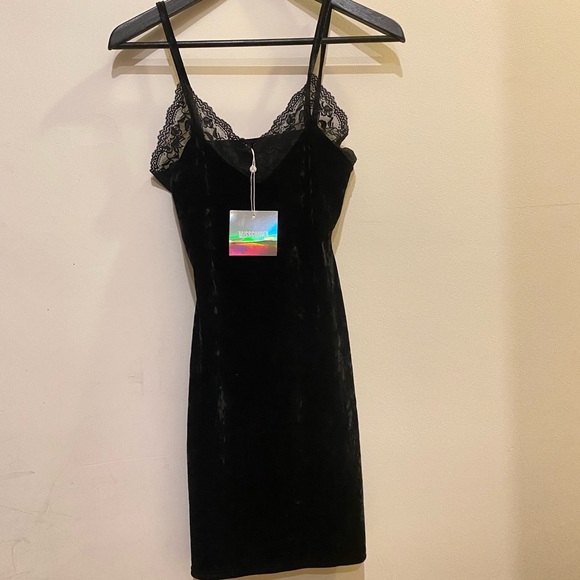 MISSGUIDED lace trim crushed velvet cami dress - Picture 1 of 3